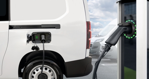 Electric Vehicle & Truck Fires Per Year in the UK